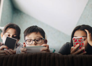 guia-auxilia-adolescentes-a-fazerem-uso-seguro-da-internet-correio-nogueirense