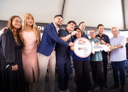 lucas-sia-entrega-chaves-para-moradores-do-jardim-esperanca-em-artur-nogueira-correio-nogueirense