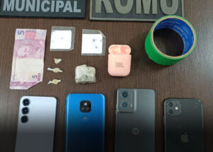 k9-lupy-auxilia-romu-em-apreensao-de-drogas-em-residencia-alvo-de-denuncias-correio-nogueirense