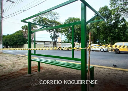 novo-abrigo-de-onibus-comeca-a-ser-instalado-na-praca-da-fonte-em-artur-nogueira-correio-nogueirense