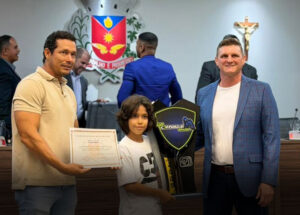 tiago-vigna-celebra-conquista-historica-de-caua-santos-campeao-invicto-e-recordista-do-brasileiro-de-minigp-correio-nogueirense