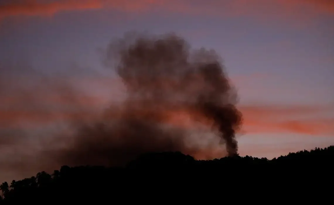 2026-01-03t103351z_73761679_rc2mtiaeey58_rtrmadp_3_usa-venezuela-explosions