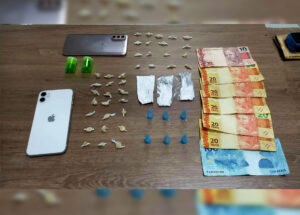 jovem-e-duas-adolescentes-sao-detidos-por-trafico-no-calcadao-da-xv-de-novembro-correio-nogueirense