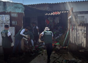 prefeitura-realiza-limpeza-em-residencia-e-remove-tres-caminhoes-de-entulho-correio-nogueirense