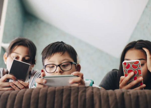 rolagem-infinita-sera-proibida-ao-publico-infantil-nas-redes-correio-nogueirense