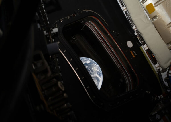 missao-artemis-ii-da-nasa-deixa-a-orbita-da-terra-para-voar-ao-redor-da-lua-correio-nogueirense