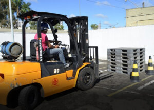 prefeitura-divulga-vagas-para-operador-de-empilhadeira-com-salario-de-r-26-mil-correio-nogueirense