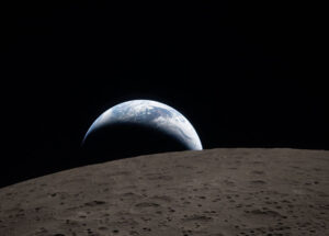 tripulacao-da-artemis-ii-captura-imagem-iconica-da-terra-vista-da-lua-correio-nogueirense