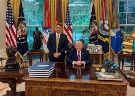 flavio-bolsonaro-se-reune-com-donald-trump-na-casa-branca-correio-nogueirense