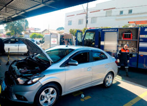 casal-fica-ferido-apos-carro-atingir-parede-de-supermercado-no-centro-de-cosmopolis-correio-nogueirense-capa