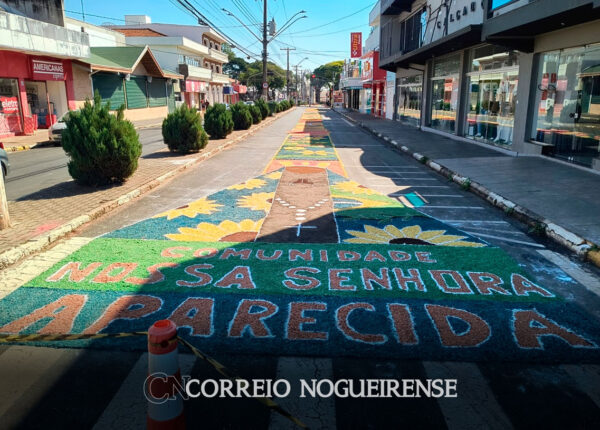 fieis-celebram-feriado-de-corpus-christi-com-confeccao-de-tapetes-coloridos-e-procissao-correio-nogueirense