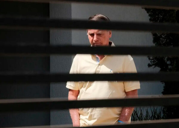 nao-houve-intuito-de-descumprir-a-lei-diz-bolsonaro-sobre-arma-correio-nogueirense