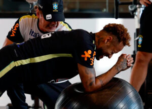 neymar-faz-novo-exame-e-segue-sem-treinar-na-selecao-brasileira-correio-nogueirense