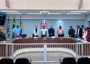 vereadores-de-artur-nogueira-homenageiam-adhemar-da-silva-barros-com-minuto-de-silencio-durante-sessao-extraordinaria-correio-nogueirense