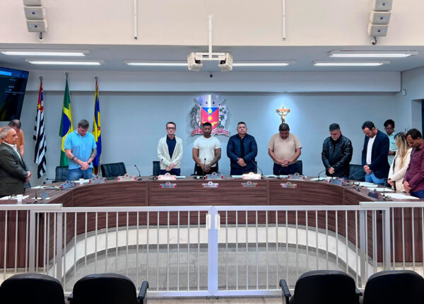 vereadores-de-artur-nogueira-homenageiam-adhemar-da-silva-barros-com-minuto-de-silencio-durante-sessao-extraordinaria-correio-nogueirense