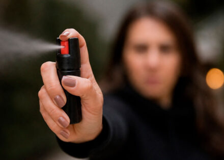 mulheres-podem-comprar-e-usar-spray-de-pimenta-para-defesa-pessoal-correio-nogueirense
