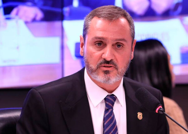 dino-determina-reintegracao-de-andrei-rodrigues-no-comando-da-pf-correio-nogueirense