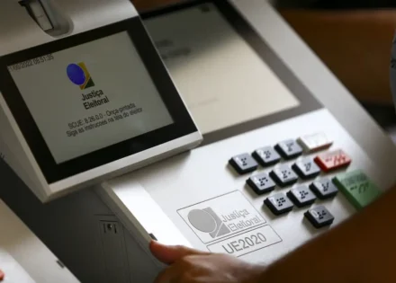 lacracao-urnas-eletronicas_mcamgo_abr_210920221818-12