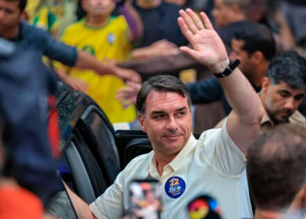 agencia-de-noticias-diz-que-flavio-bolsonaro-esta-a-caminho-dos-eua-correio-nogueirense