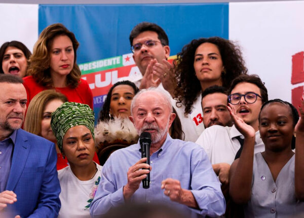 lula-cobra-flavio-bolsonaro-sobre-apoio-ao-fim-da-escala-6x1-correio-nogueirense